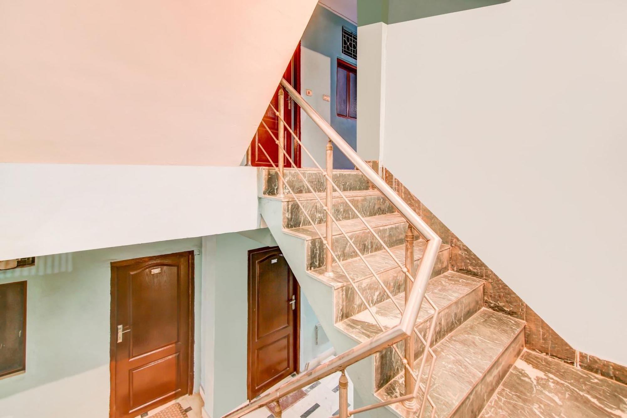 Hotel Neha Inn Yeni Delhi Dış mekan fotoğraf