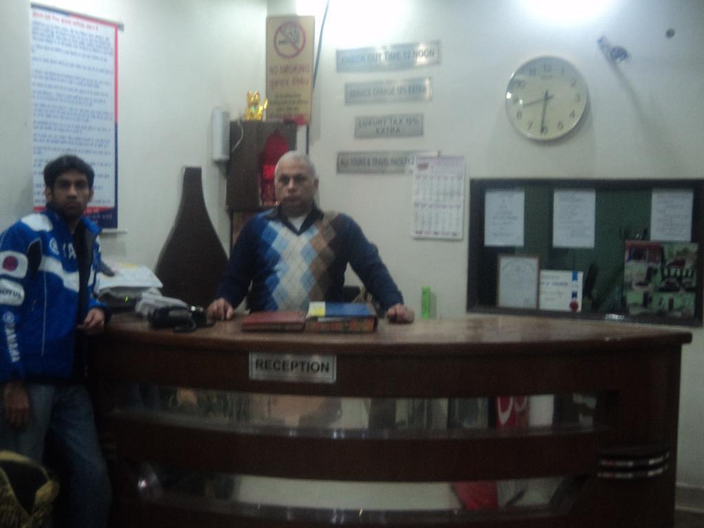 Hotel Neha Inn Yeni Delhi Dış mekan fotoğraf