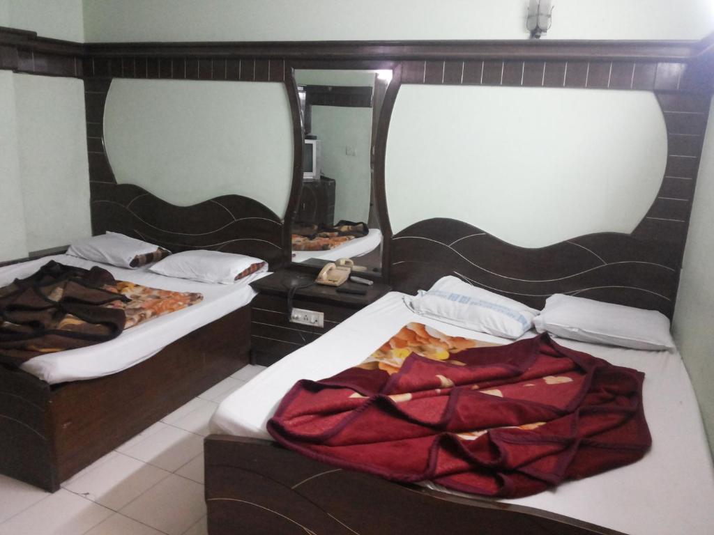 Hotel Neha Inn Yeni Delhi Oda fotoğraf