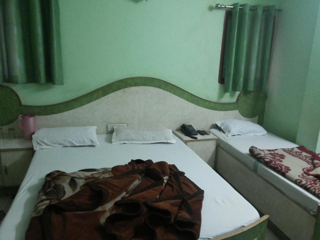 Hotel Neha Inn Yeni Delhi Oda fotoğraf