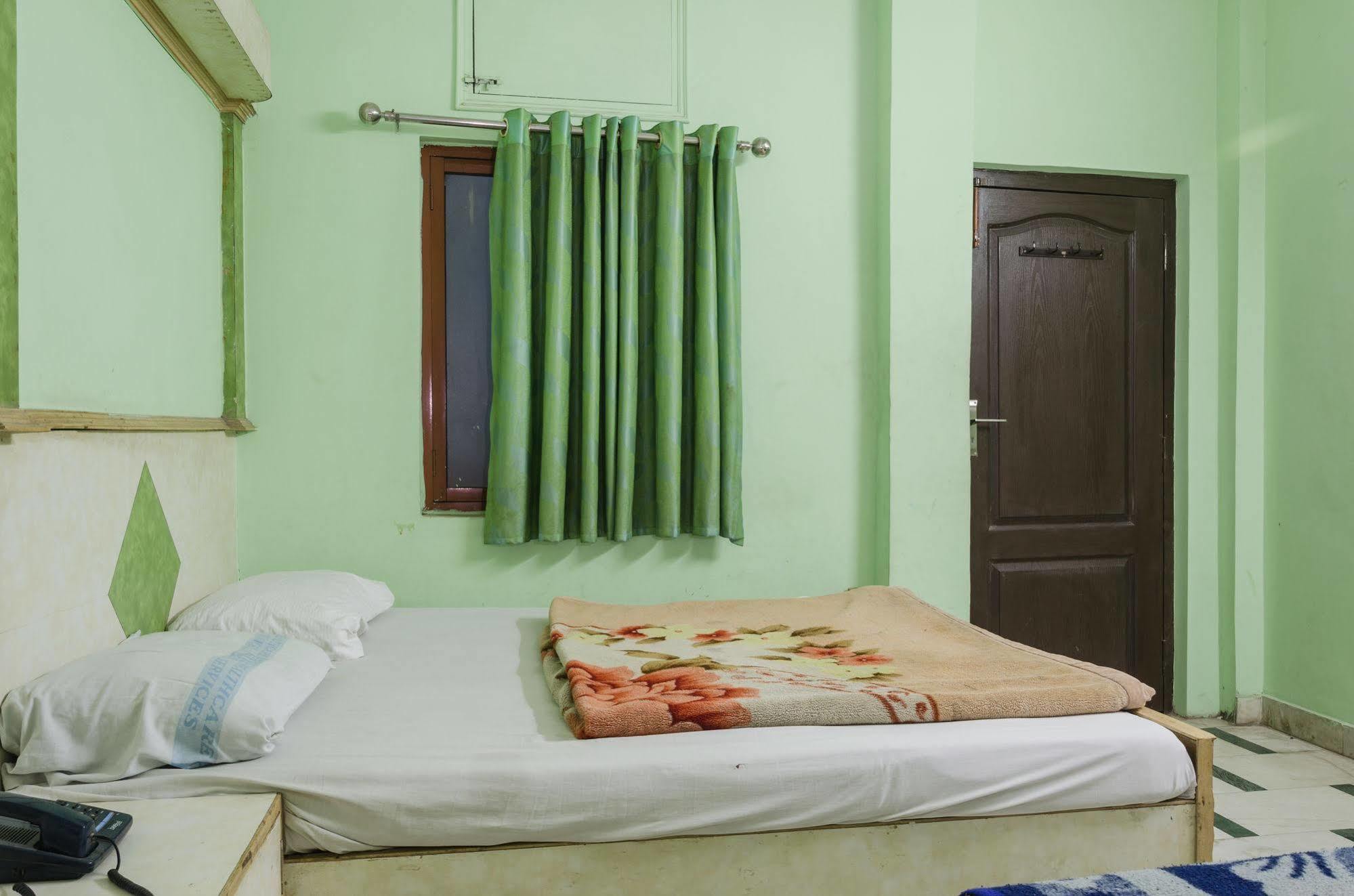 Hotel Neha Inn Yeni Delhi Dış mekan fotoğraf