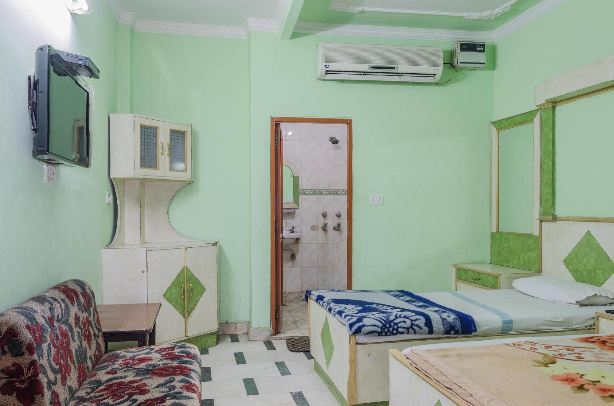 Hotel Neha Inn Yeni Delhi Dış mekan fotoğraf